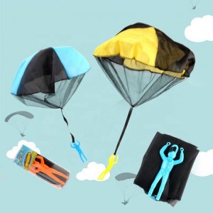 Children Outdoor Free Flying Sky Diving Toy Watching Landing Toy Jump-sack Hand Throwing Soldier Parachute Toys for Kids